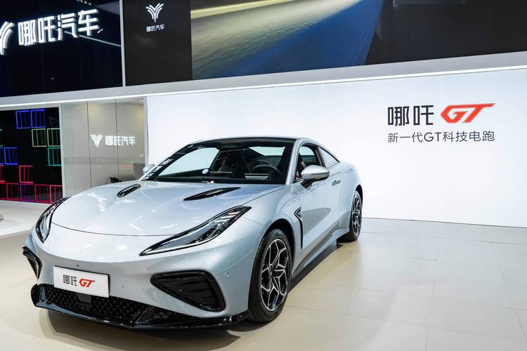 广州123哪吒汽车在智能汽车领域的表现，领途汽车在新能源汽车市场中的影响力